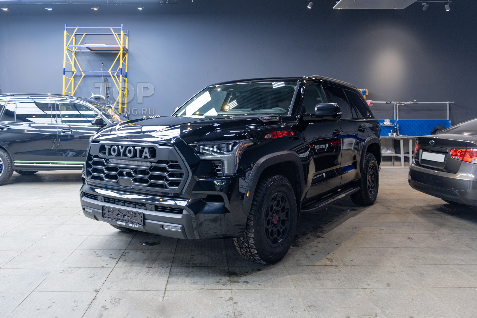 Фото 41 — Toyota Sequoia в военной тематике